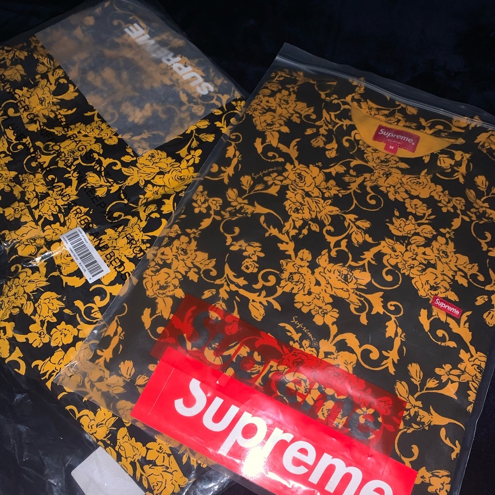Supreme floral tee and warm up pants bundle !